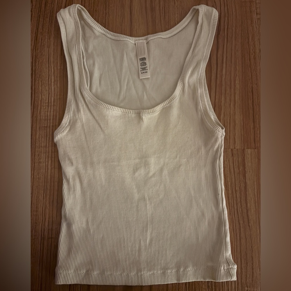 SKIMS Ribbed Scoop Tank Top in Off-White/Cream - Picture 2 of 6